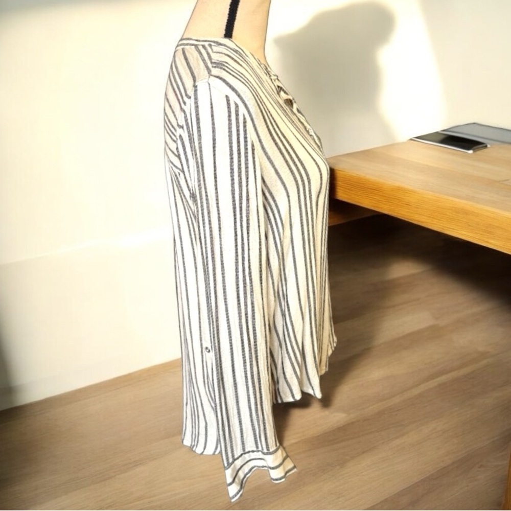 Lucky Brand-Medium 100% viscose off white/gray striped blouse. Roll tab sleeve - Picture 10 of 16